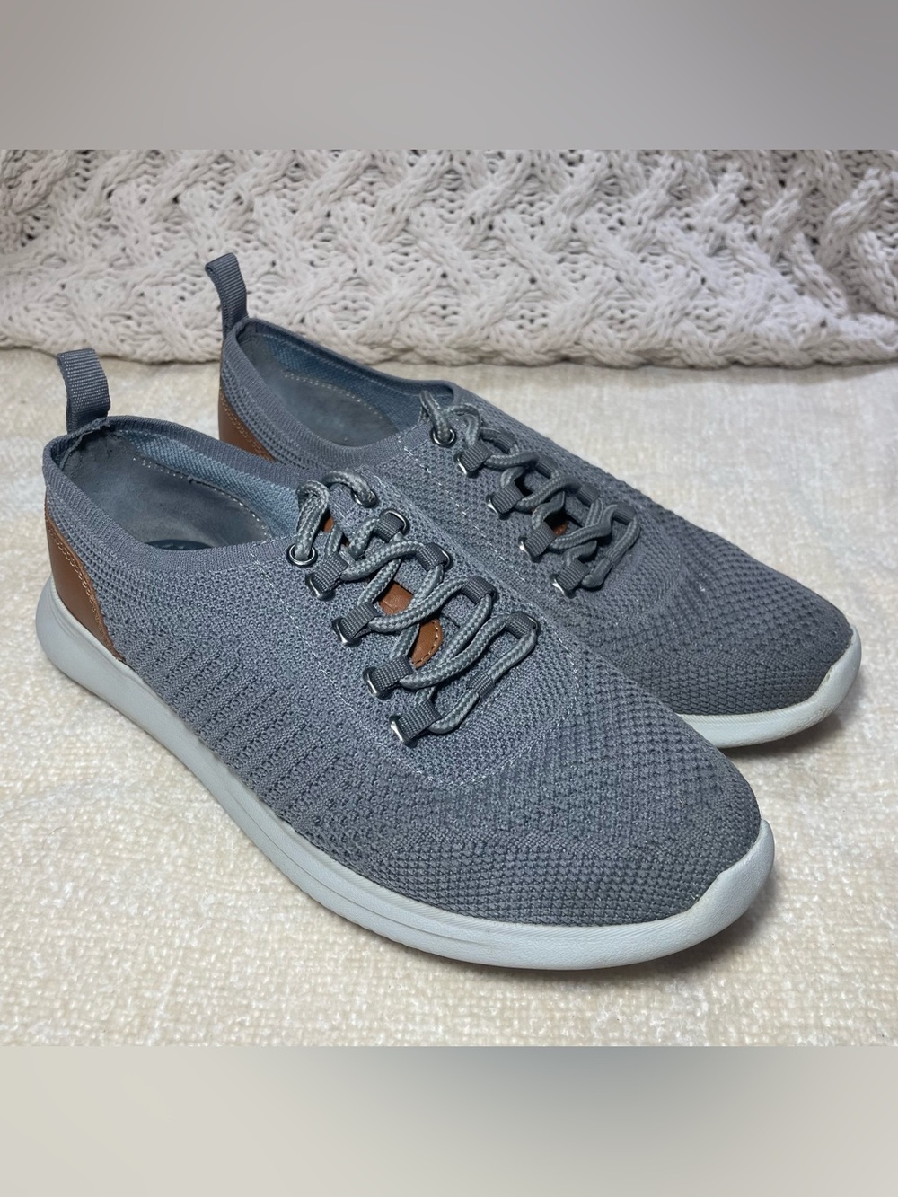 Johnston & Murphy Kids Gray Knit Slip-On Sneakers with Tan Heel Accent size 3.5